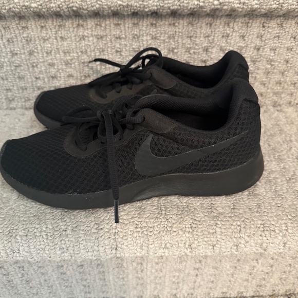 Men’s Nike Running shoes - Picture 1 of 3